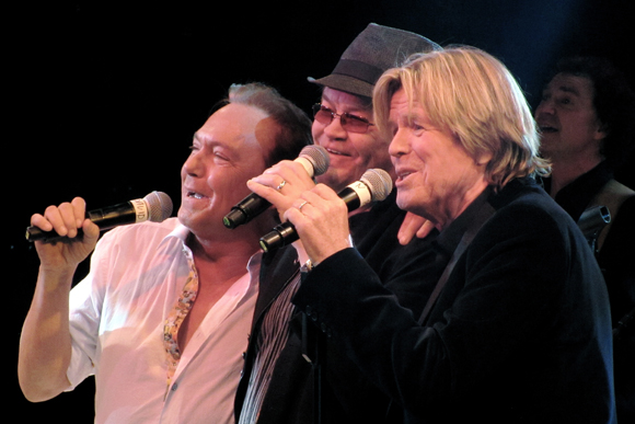 http://www.davidcassidy.com/blog/wp-content/uploads/2013/03/2013March22.jpg