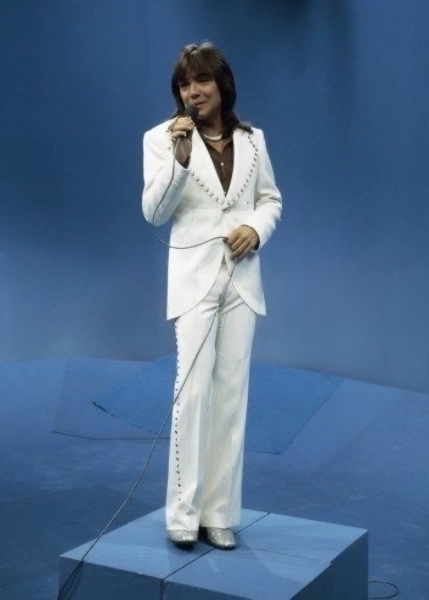 David sings If I Didn't Care