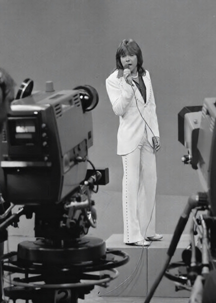 David sings If I Didn't Care