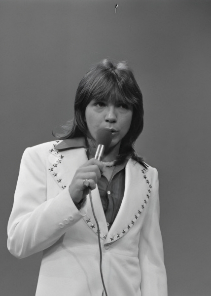 David sings If I Didn't Care