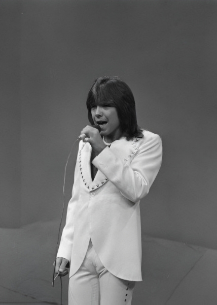 David sings If I Didn't Care