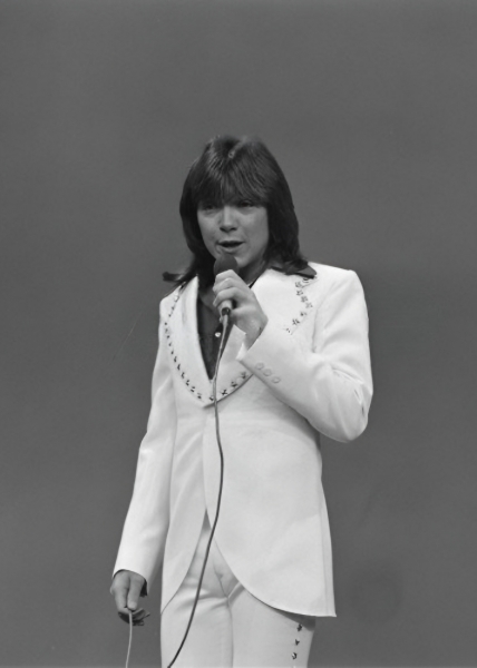 David sings If I Didn't Care