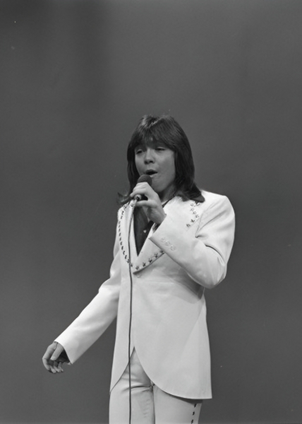 David sings If I Didn't Care