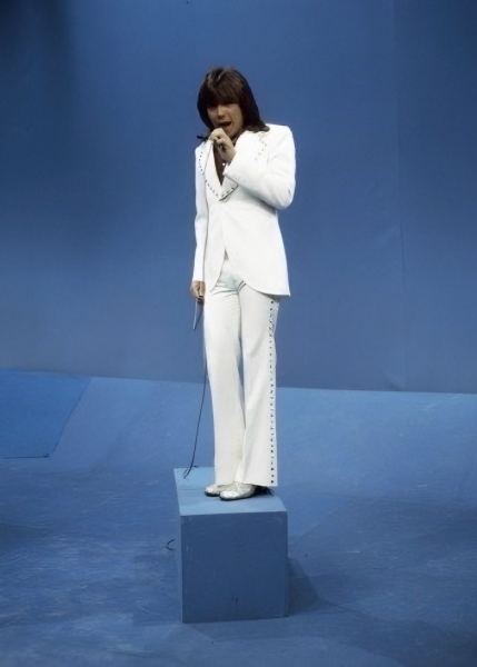 David sings If I Didn't Care